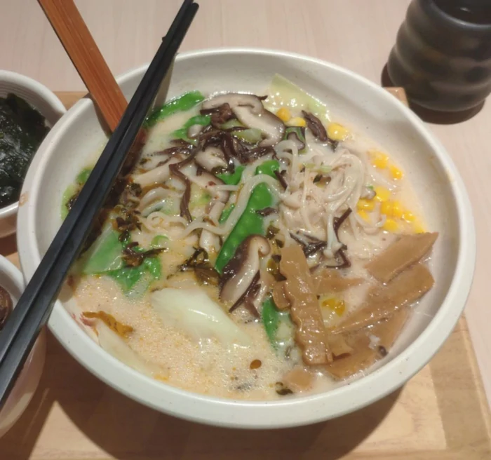 味千拉面的大盛菌菇蔬菜拉面